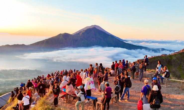 mount batur volcano trekking