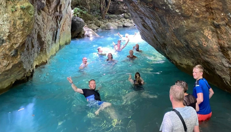 la leona waterfall hike