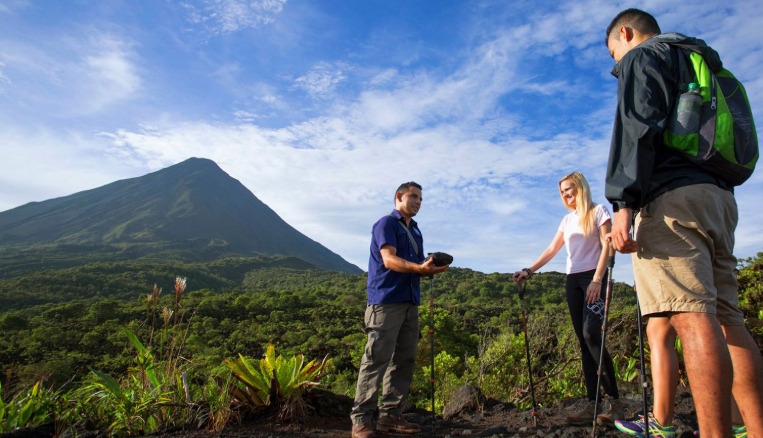 arenal volcano hike tour