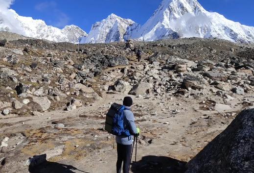 everest mountain trekking