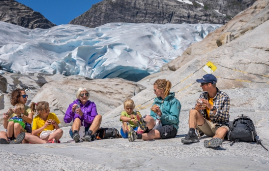 glacier hike nigardsbreen