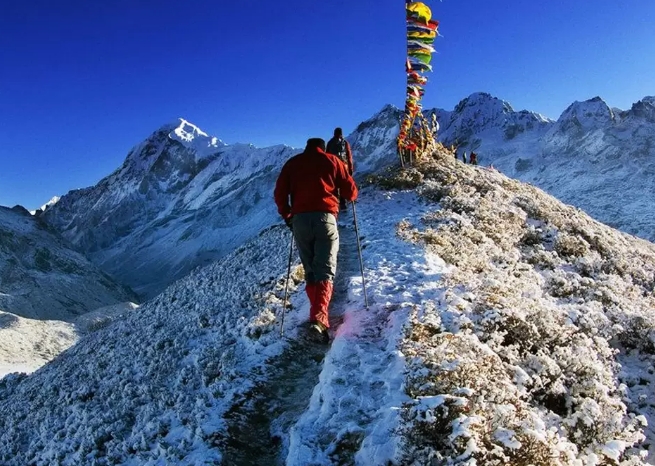 dzongri trek in december