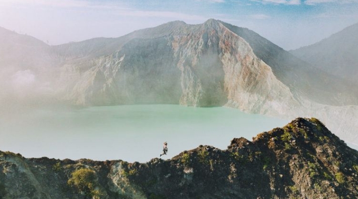 ijen volcano hike