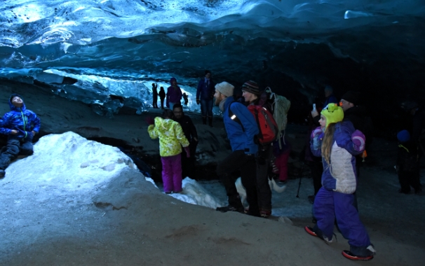 mendenhall glacier ice cave hike